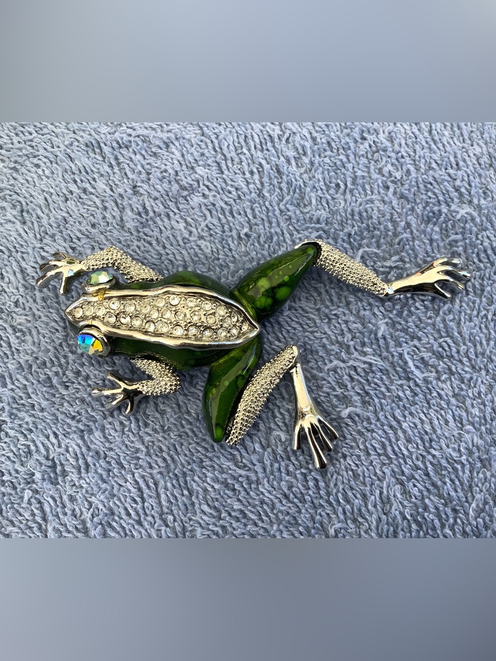 Green Crystal Accent Frog Figurine - Decorative brooch